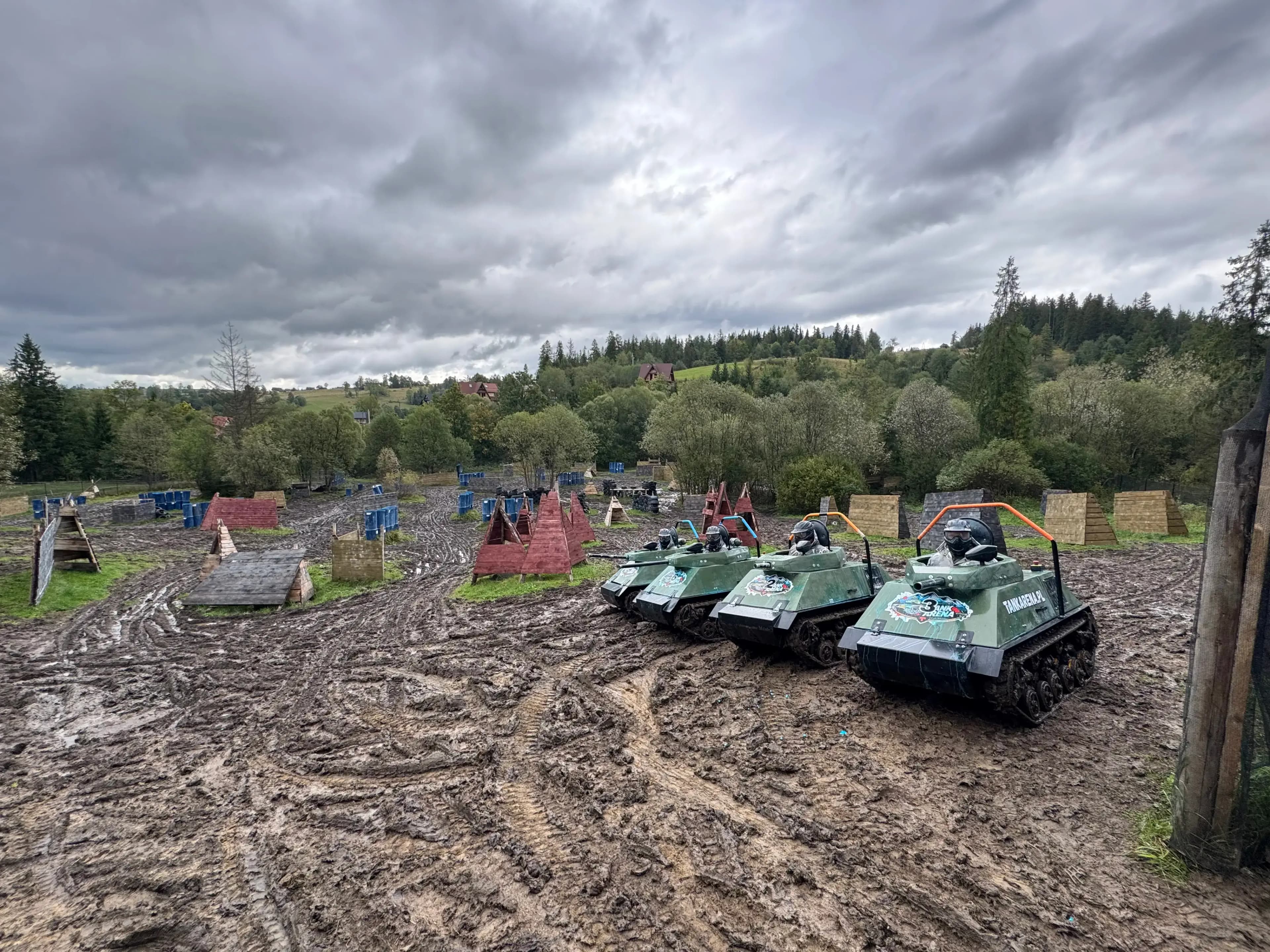 Group of players on paintball field
